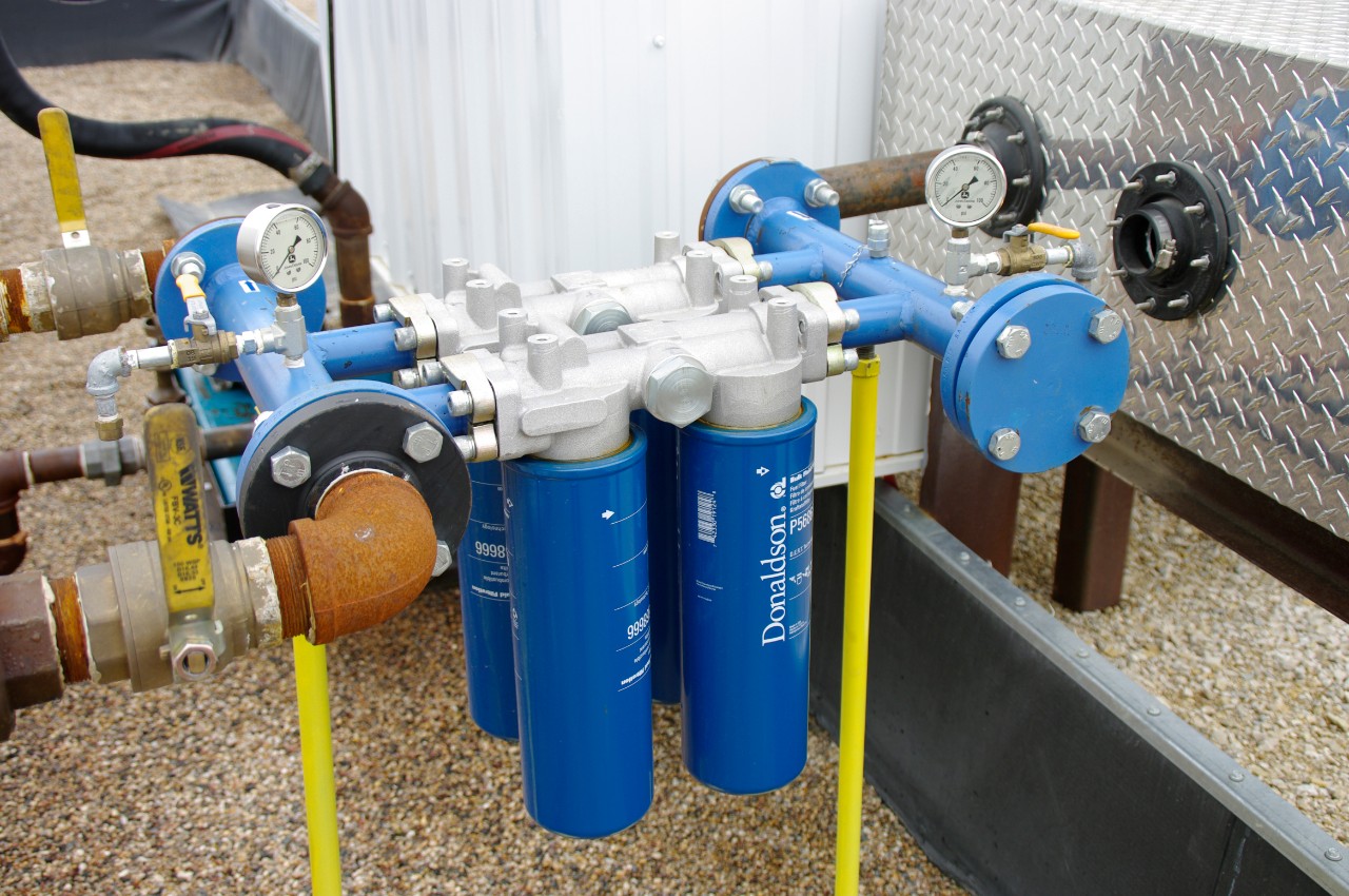 Clean: Manifold with four filters installed at the offload points, cleaning the diesel down to target cleanliness before it ever hits the Popp tanks.
